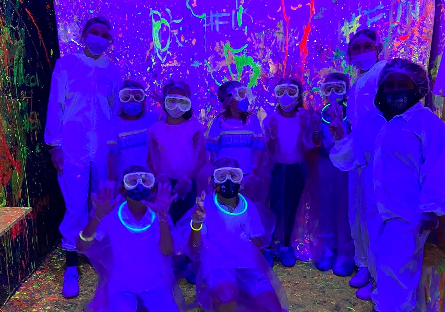 How to get the most out of your glow in the dark neon disco party -  Absolutely Amazing Children's Entertainment